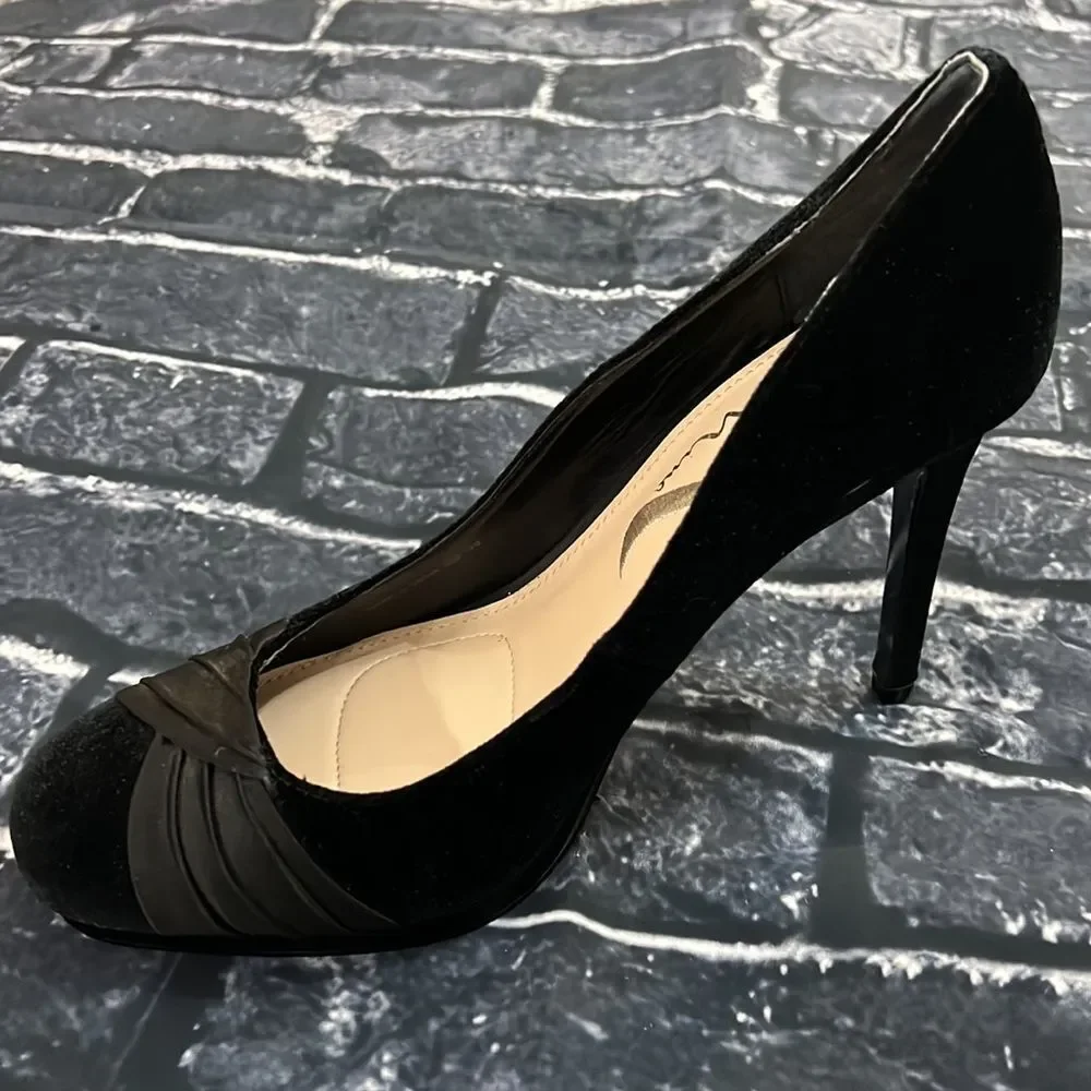 Nina black velvet pumps evening